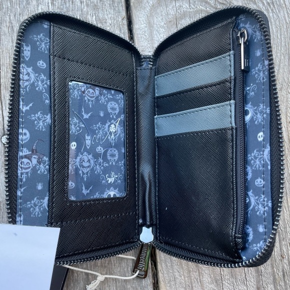 NWT Loungefly Disney Tim Burton’s The Nightmare Before Christmas Wallet - Picture 3 of 3